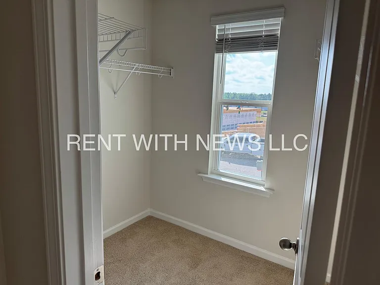 180 Starlight St — Photo 8