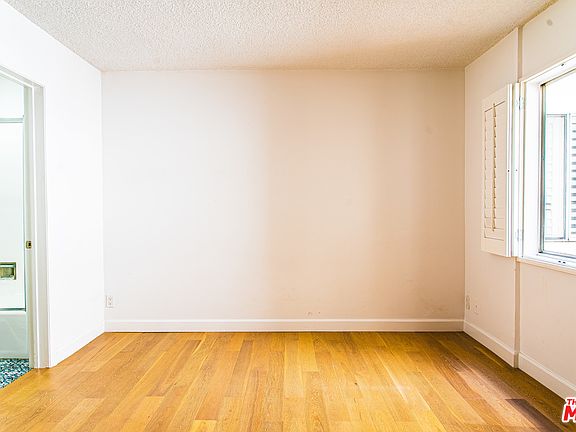 5th image of 1102 11th St #106