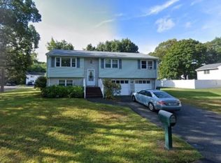 12 Whittier Dr, Coventry, RI 02816