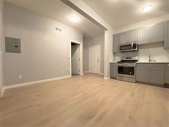 2nd image of 490 Francisco St #838R
