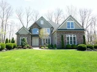 327 W River Rd, Valley City, OH 44280