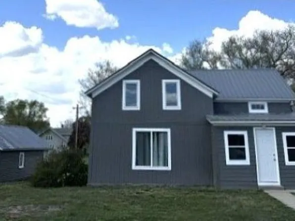 402 W 17th Ave, Tyndall, SD 57066