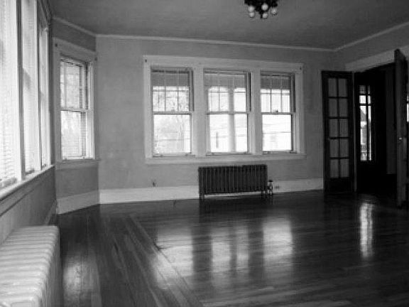 3rd image of 21 Glenwood Ave