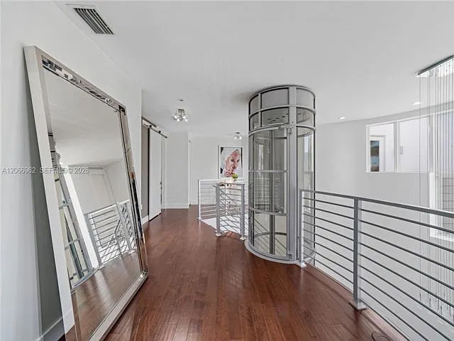 6 bed, 7.0 bath, 4119 sqft, $18,000 — Photo 3