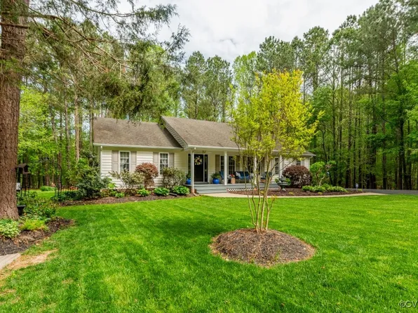 9190 Buttonwood Ln, Amelia Court House, VA 23002
