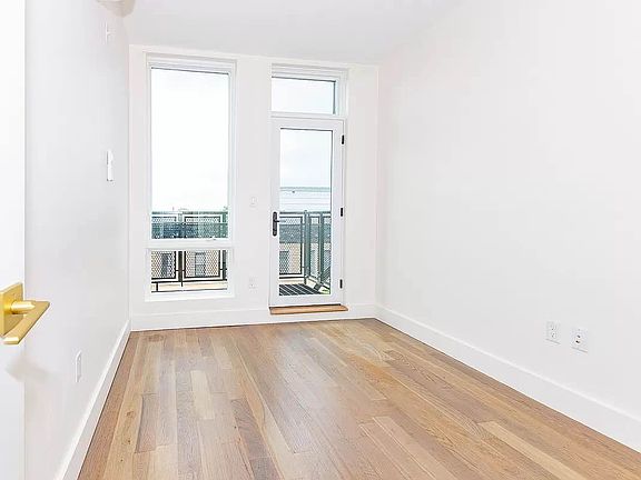 5th image of 1052 Dean St #4D