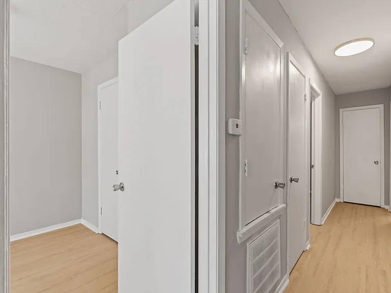 Cedarwood Apartments — Photo 19