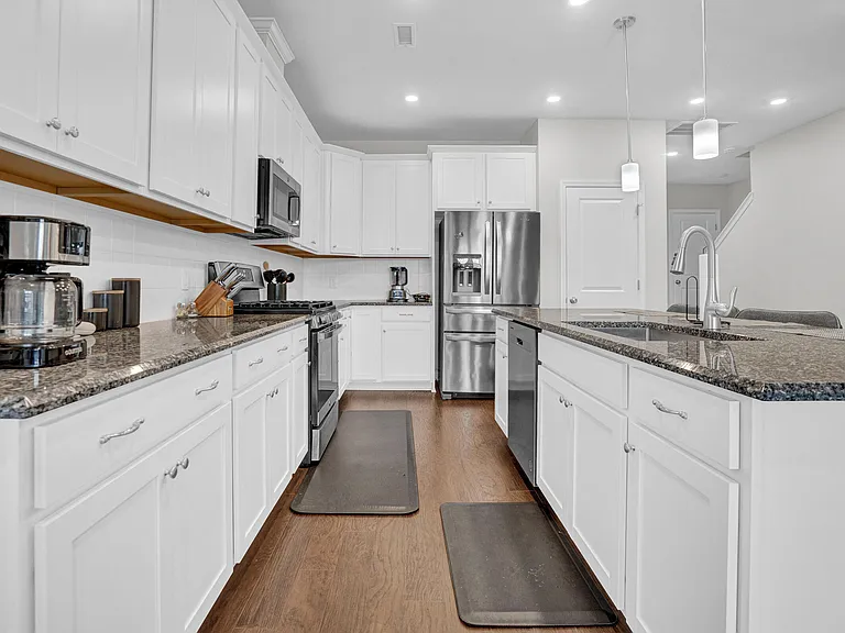 1202 Commack Dr — Photo 7