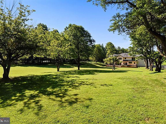 4th image of 210 Donmore Dr