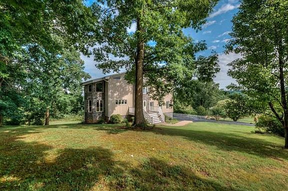 2nd image of 317 Hilltop Dr