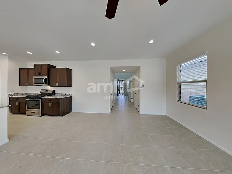 854 E Artesia Pl — Photo 6