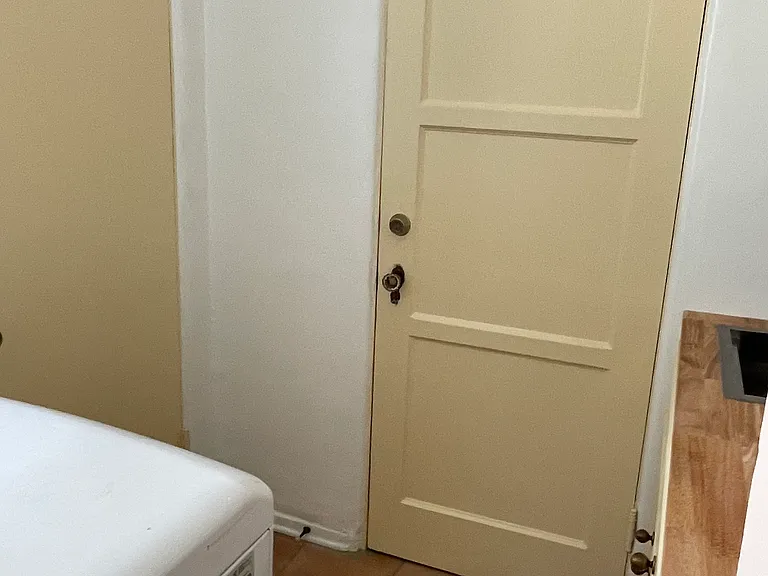 8140 Blackburn Ave — Photo 2