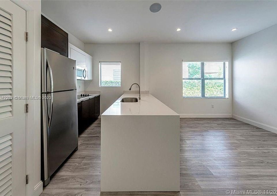 1st image of 473 Mendoza Ave APT 2