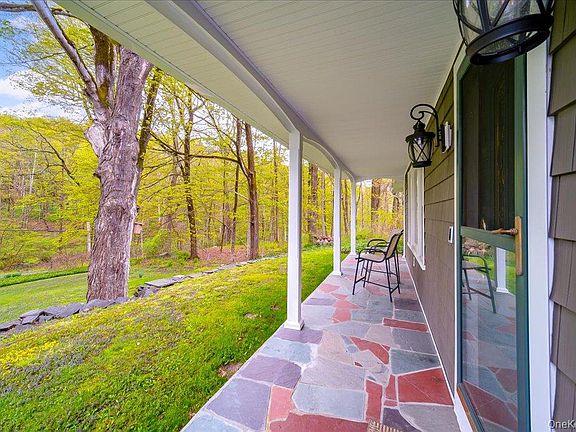 4th image of 287 Hunns Lake Road