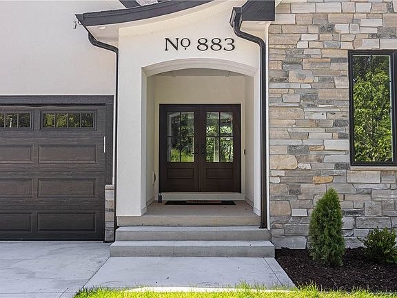 3rd image of 883 S Kingswood Ct