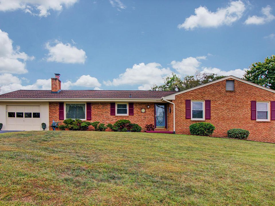 1st image of 36 Carolyn Dr