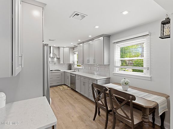 5th image of 22 Washington Drive