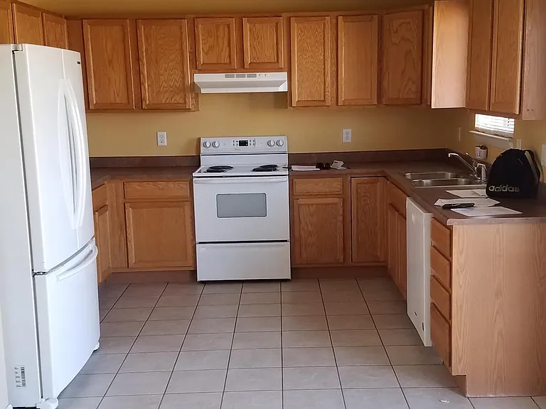662 S Cameo Ct — Photo 2