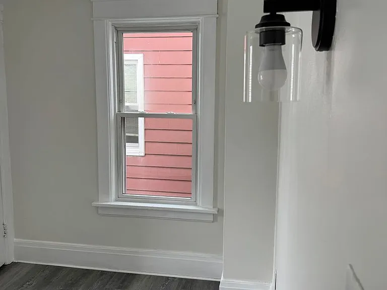 1164 W 7th St — Photo 17
