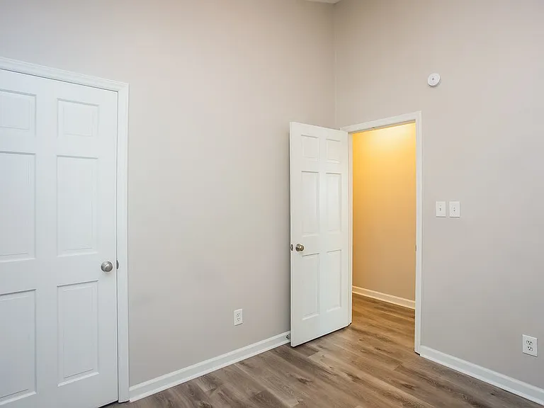 8908 Chesham Dr — Photo 14