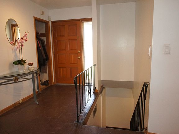 Entry/Foyer