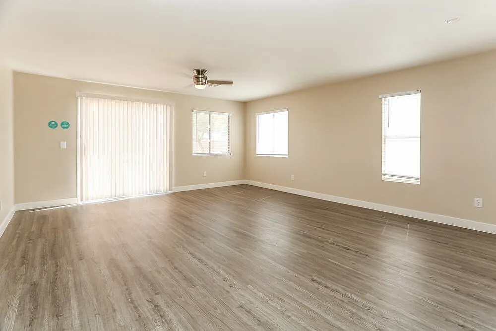 3 bed, 2.0 bath, 1379 sqft, $1,985 — Photo 3