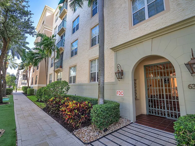 630 Sapodilla Ave #407 — Photo 16