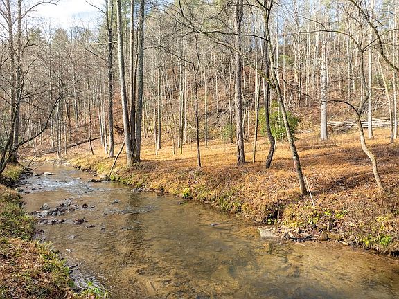 5th image of 894 Hap Holt Rd