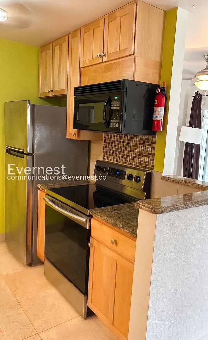 2 bed, 1.0 bath, 980 sqft, $2,000 — Photo 3
