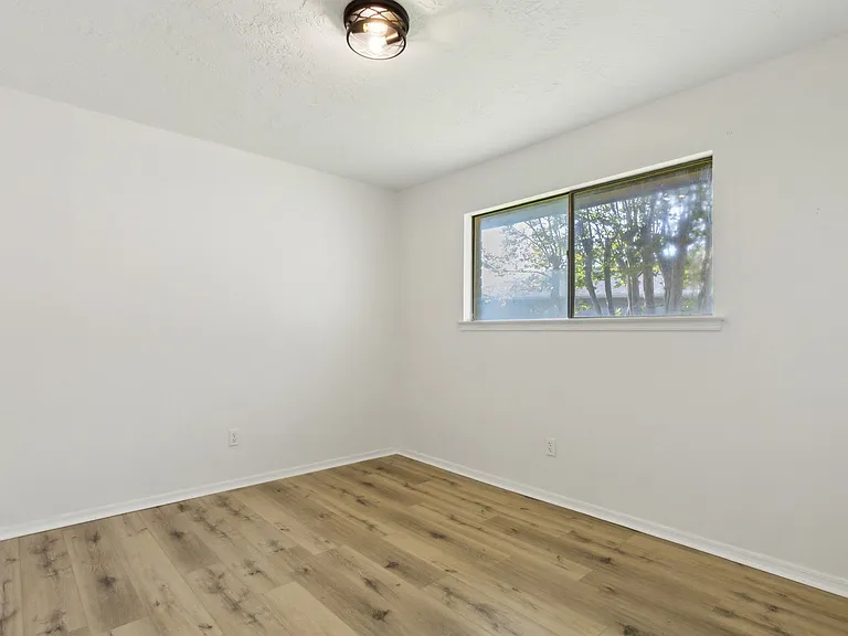 1922 N Floyd Rd — Photo 10