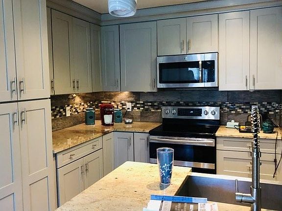 3rd image of 16054 Dawnview Dr