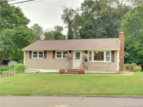 76 Occum Lane, Montville, CT 06382