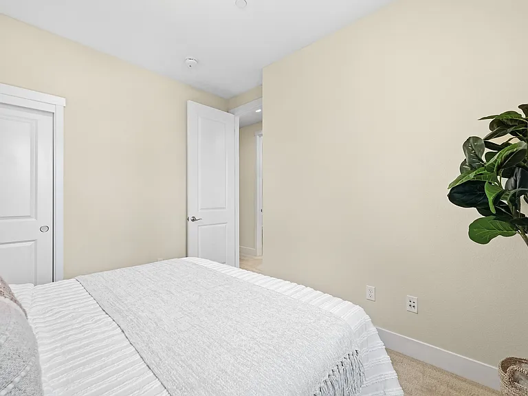 2065 San Luis Ave — Photo 28
