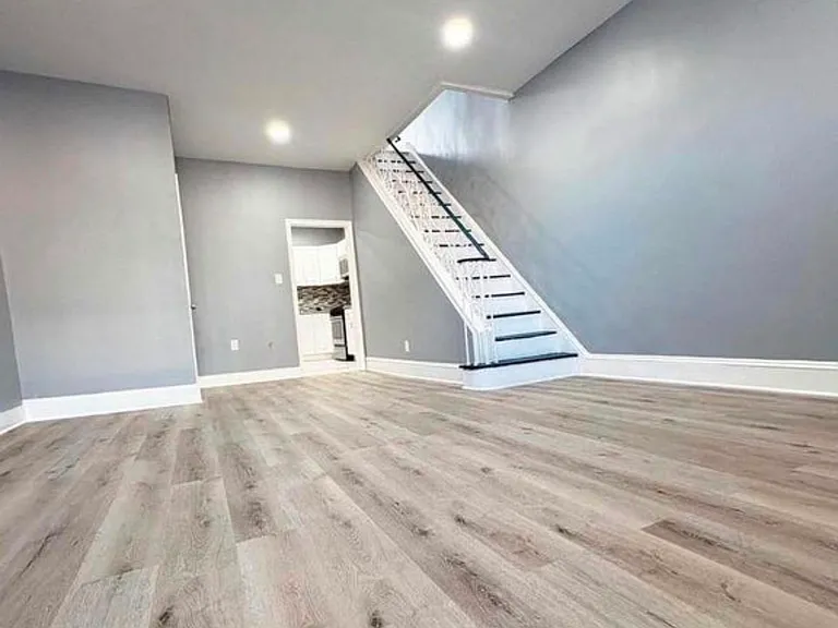 526 E Willard St — Photo 2