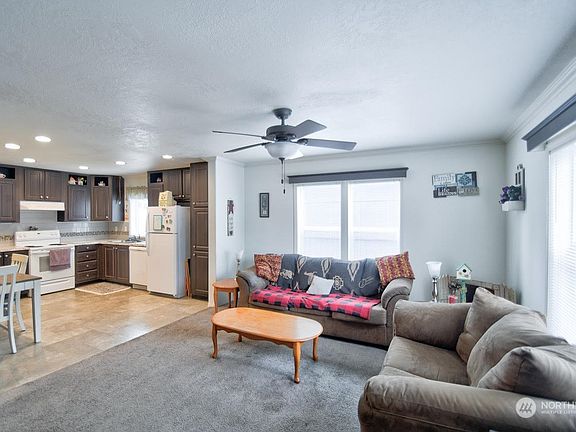4th image of 1112 S Yew Street #43