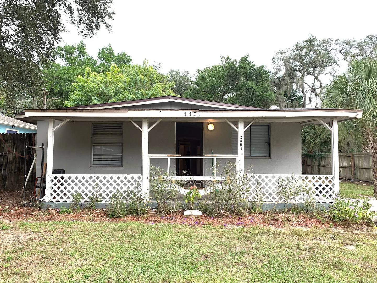 3 bed, 2.0 bath, 960 sqft, $1,600 — Photo 1