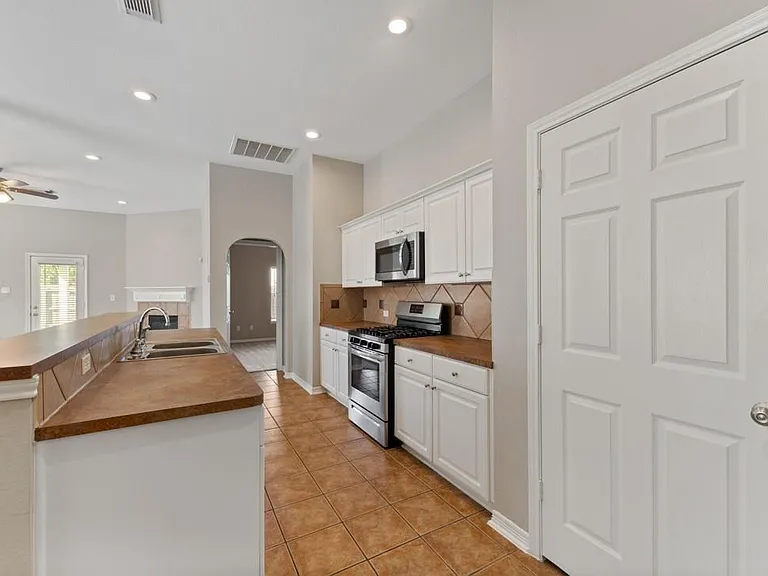1014 Cavern Brook Ln — Photo 12