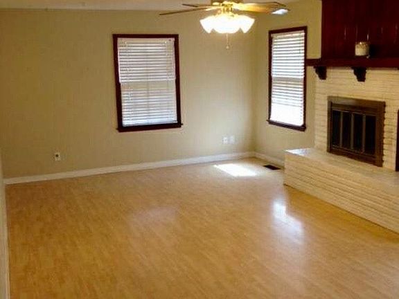 2nd image of 2816 Chaucer Dr