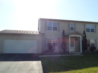 737 Hemlock Ln, Lockport, IL 60441