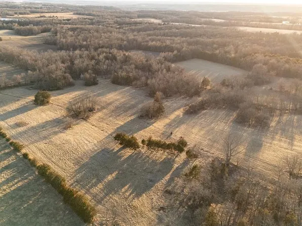 48883 Huntington Ln, Hannibal, MO 63401