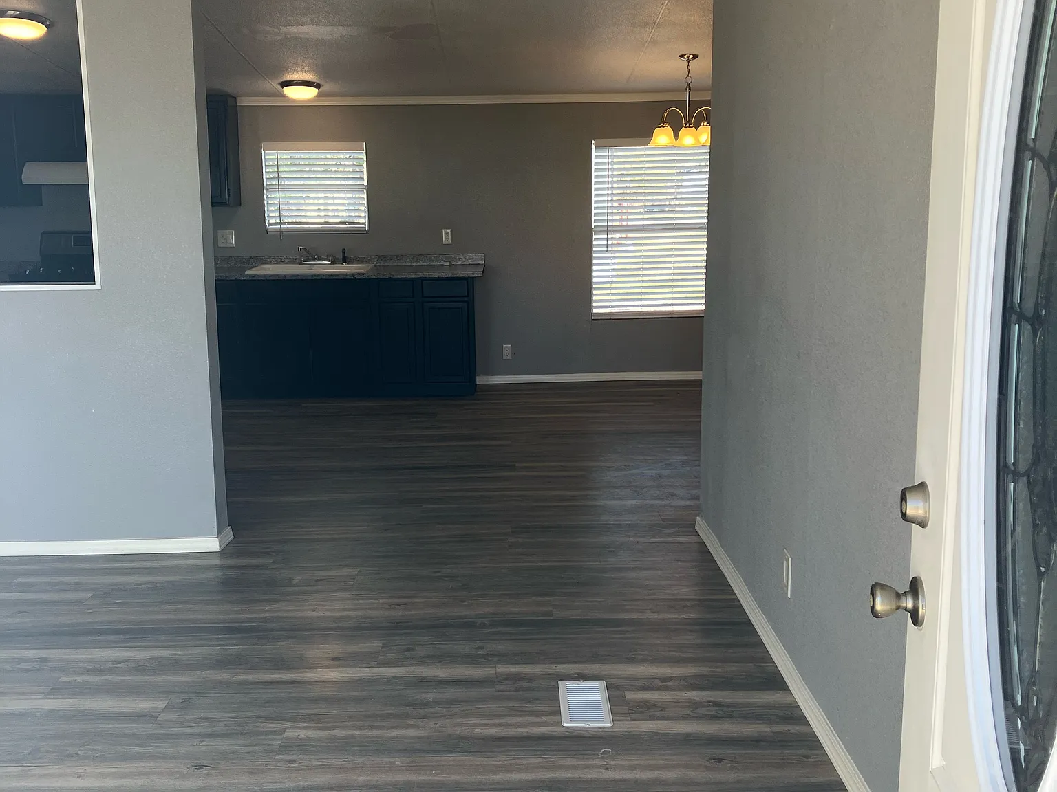 3 bed, $2,000 — Photo 2