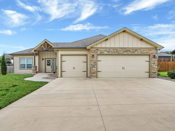 17319 Driftwood Bnd, Wamego, KS 66547