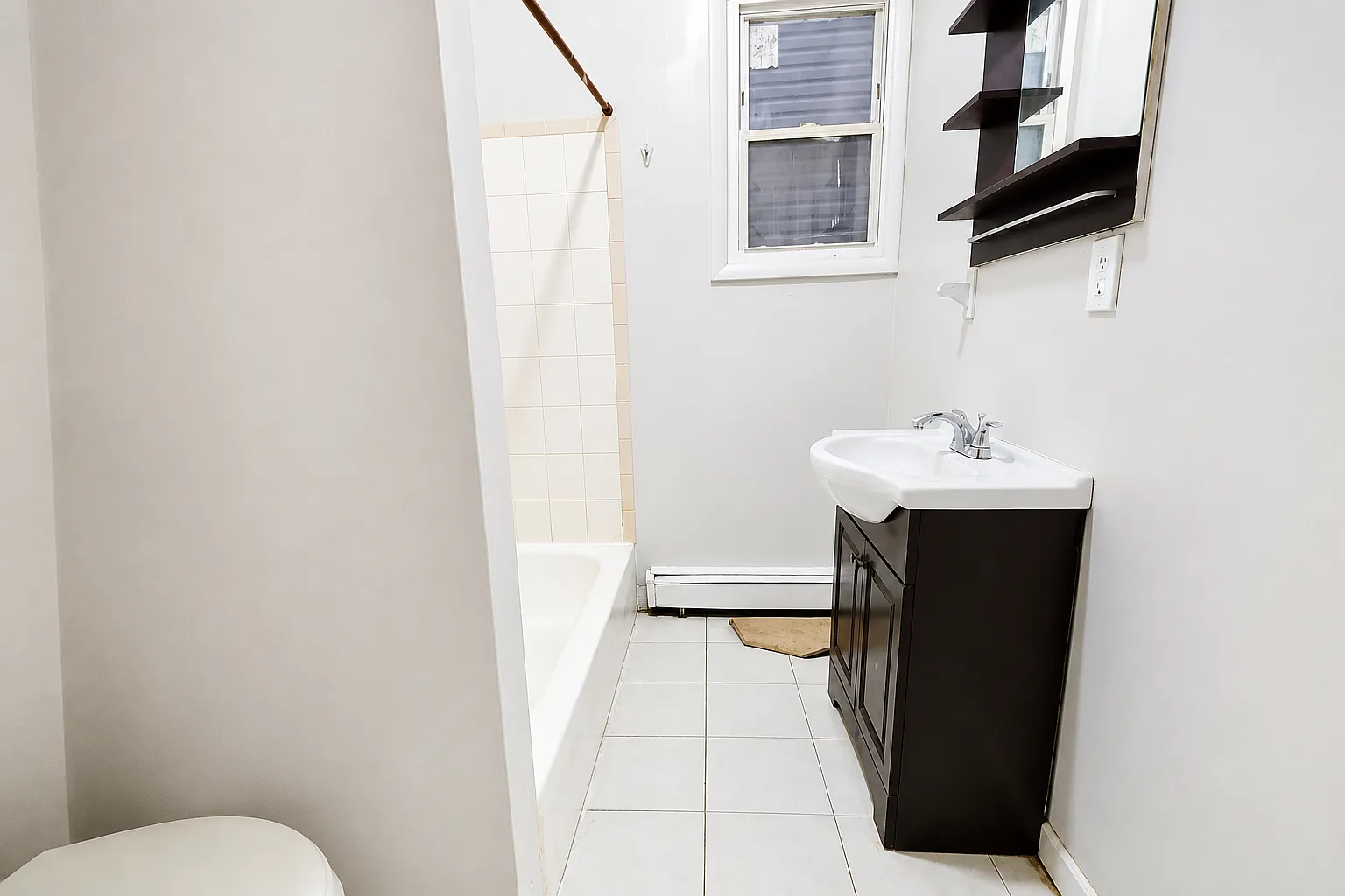 3 bed, $2,400 — Photo 2