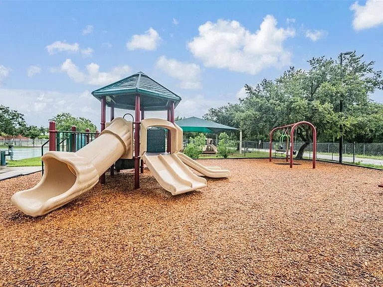 4208 Pine Isle Dr — Photo 39