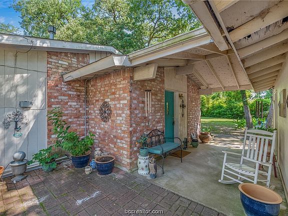 3rd image of 101 Golfview Dr