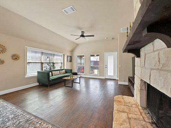 4th image of 3410 Walnut Ln