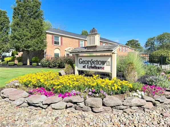 2220 Glouchester Dr, Lyndhurst, OH 44124