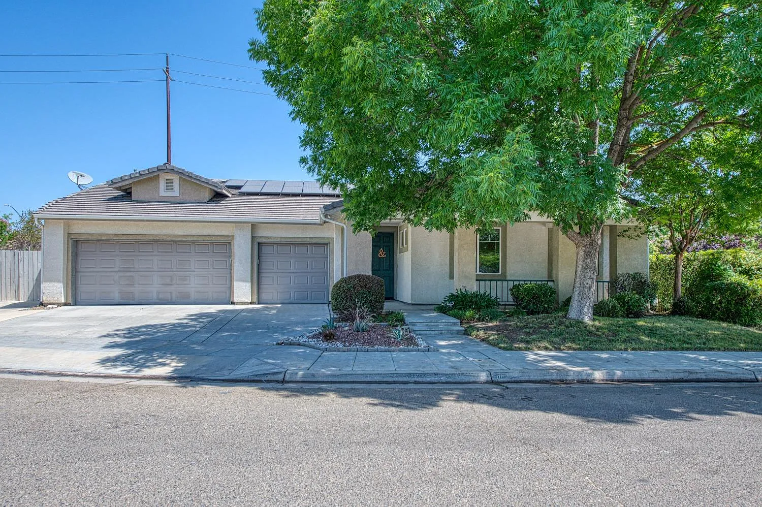 5757 E Eugenia Ave photo 1