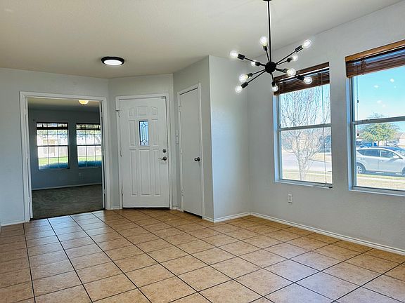 5th image of 232 Foxglove Dr