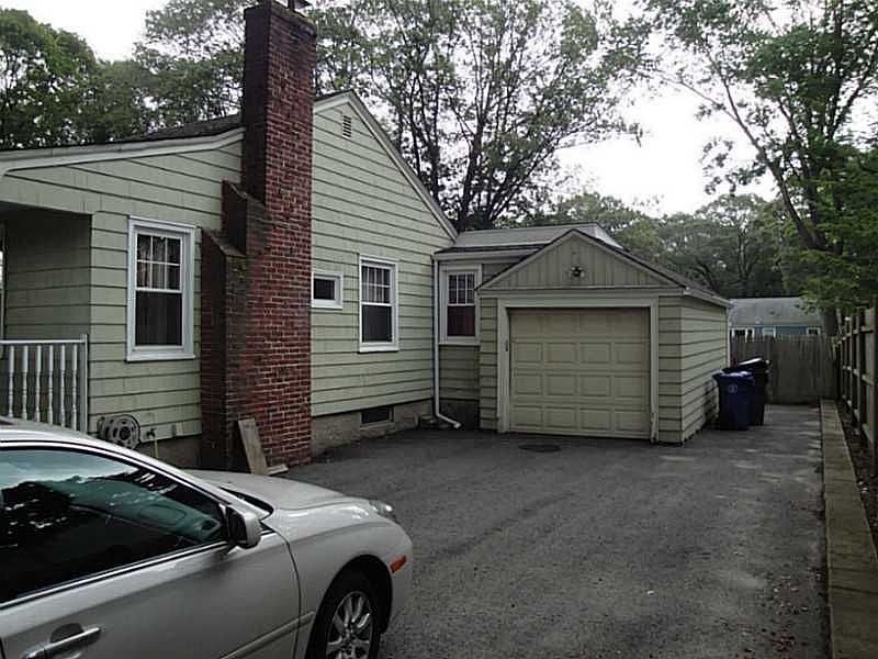 2nd image of 40 Dahlia St